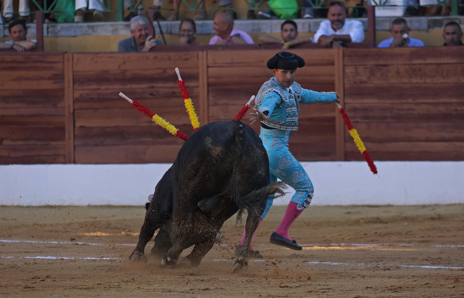 Fotos de la corrida del domingo de la Feria de La Línea: Emilio de Justo y David Galván
