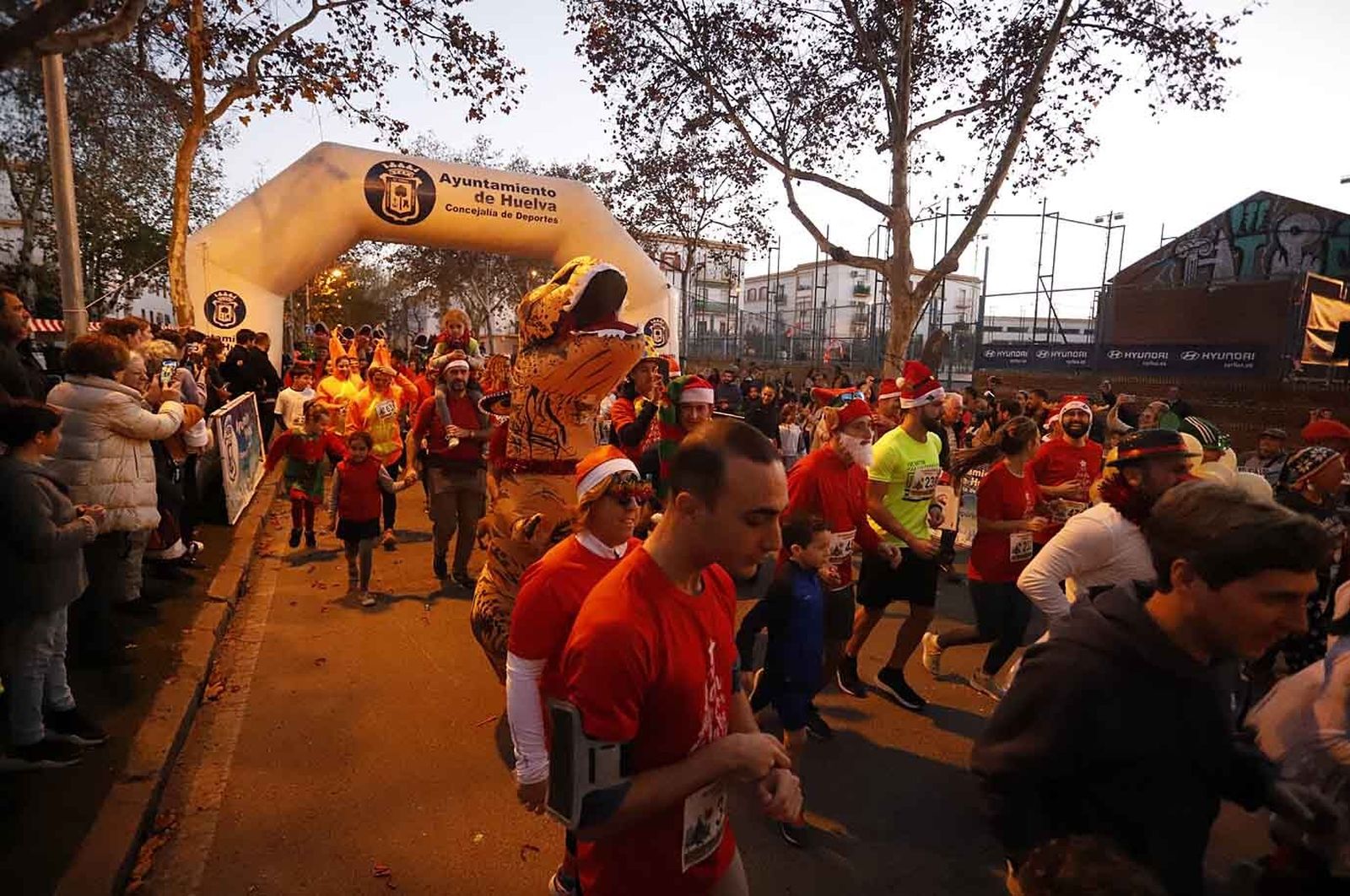 Imágenes de la carrera de San Silvestre en Huelva