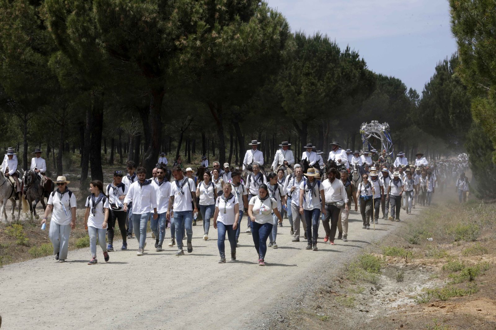 El Rocío 2023: Imágenes del Camino de la Hermandad del Rocío de Huelva