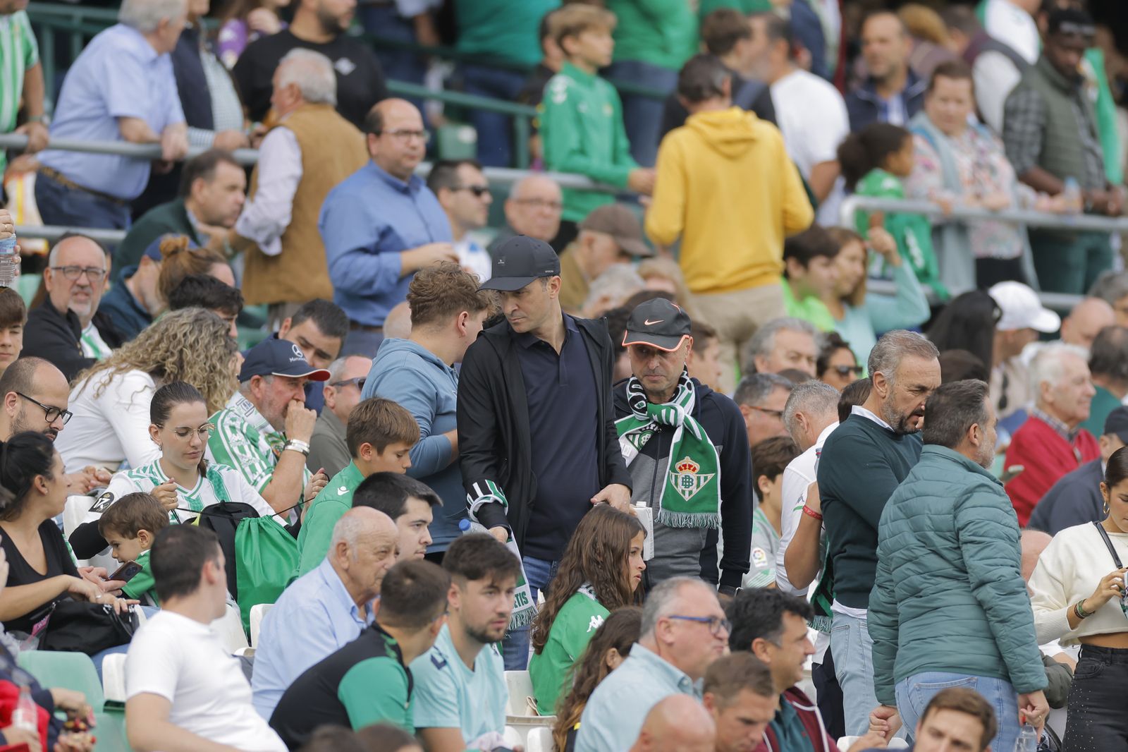 Búscate en las fotos del Betis-Osasuna