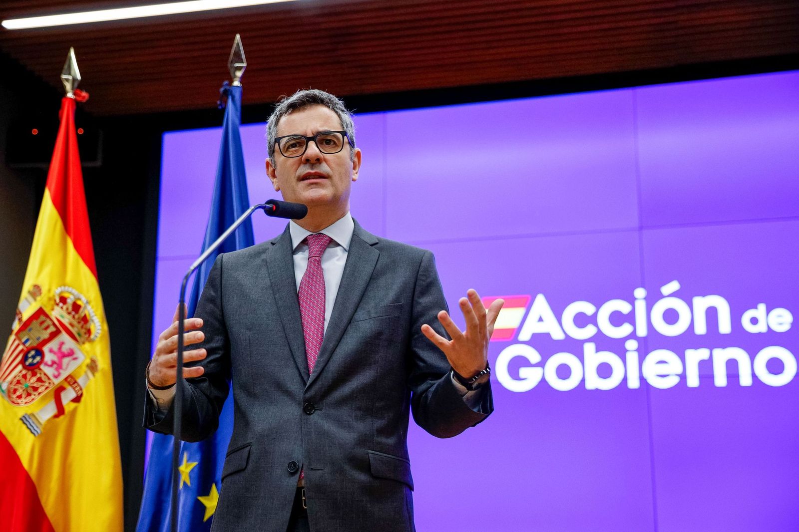 El ministro de la Presidencia, Justicia y Relaciones con las Cortes, Félix Bolaños, tras la firma de un acuerdo con la Conferencia Episcopal y la Conferencia Española de Religiosos (Confer).