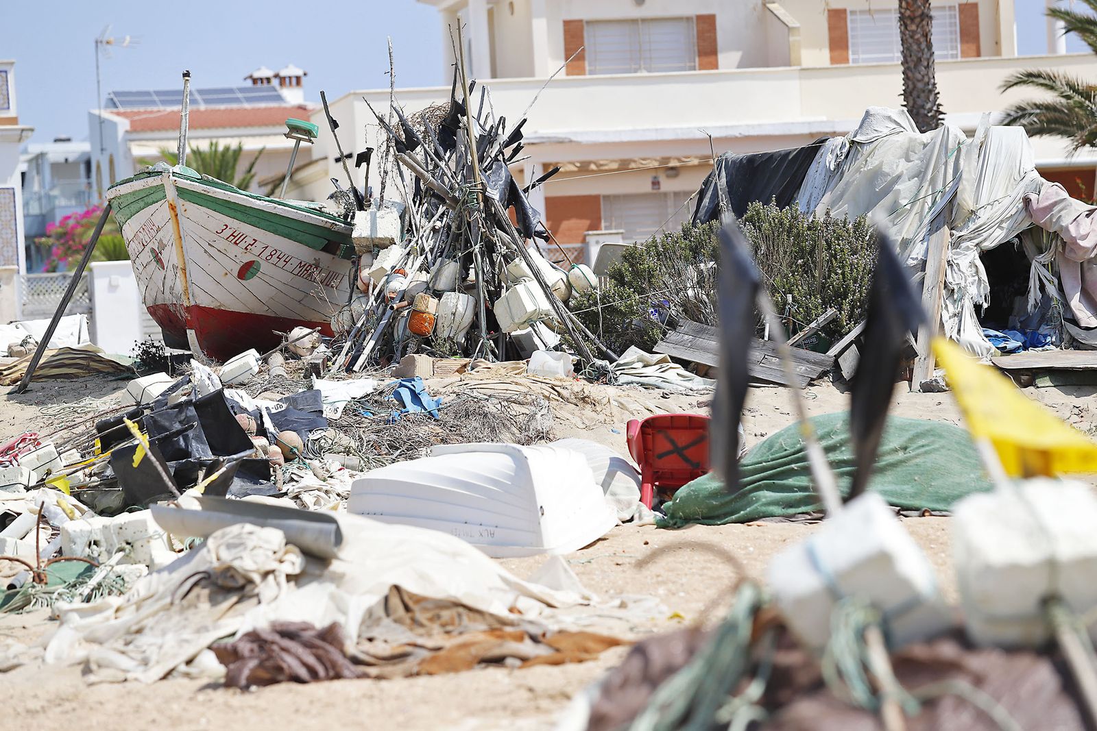 Imágenes del ambiente en las playas de Huelva en el 1 de julio