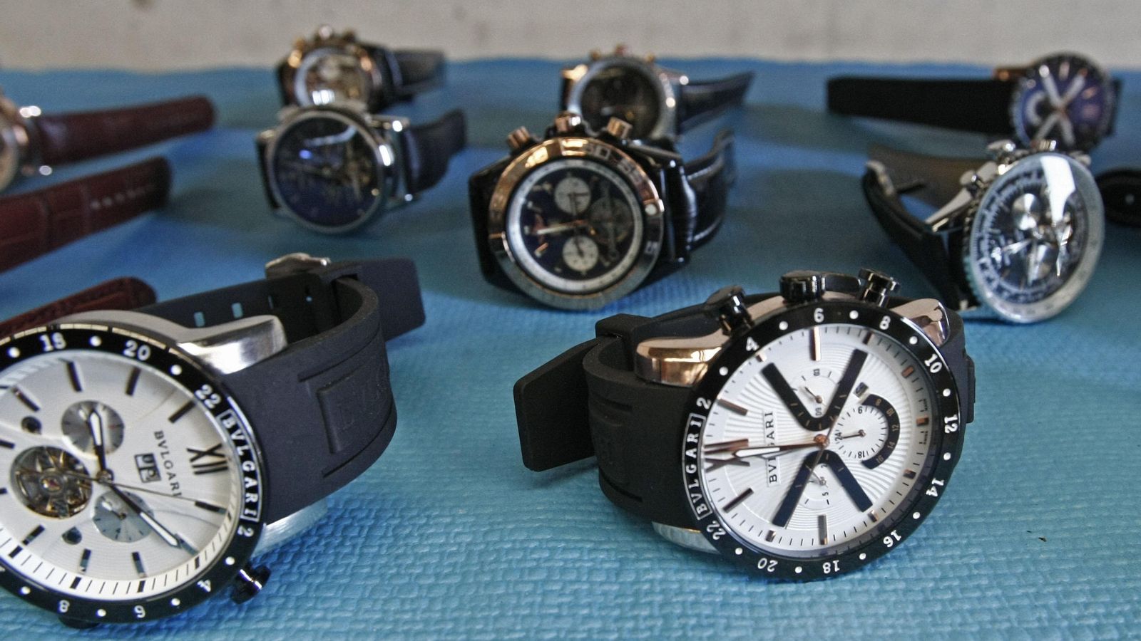 Detalle de relojes falsificados.