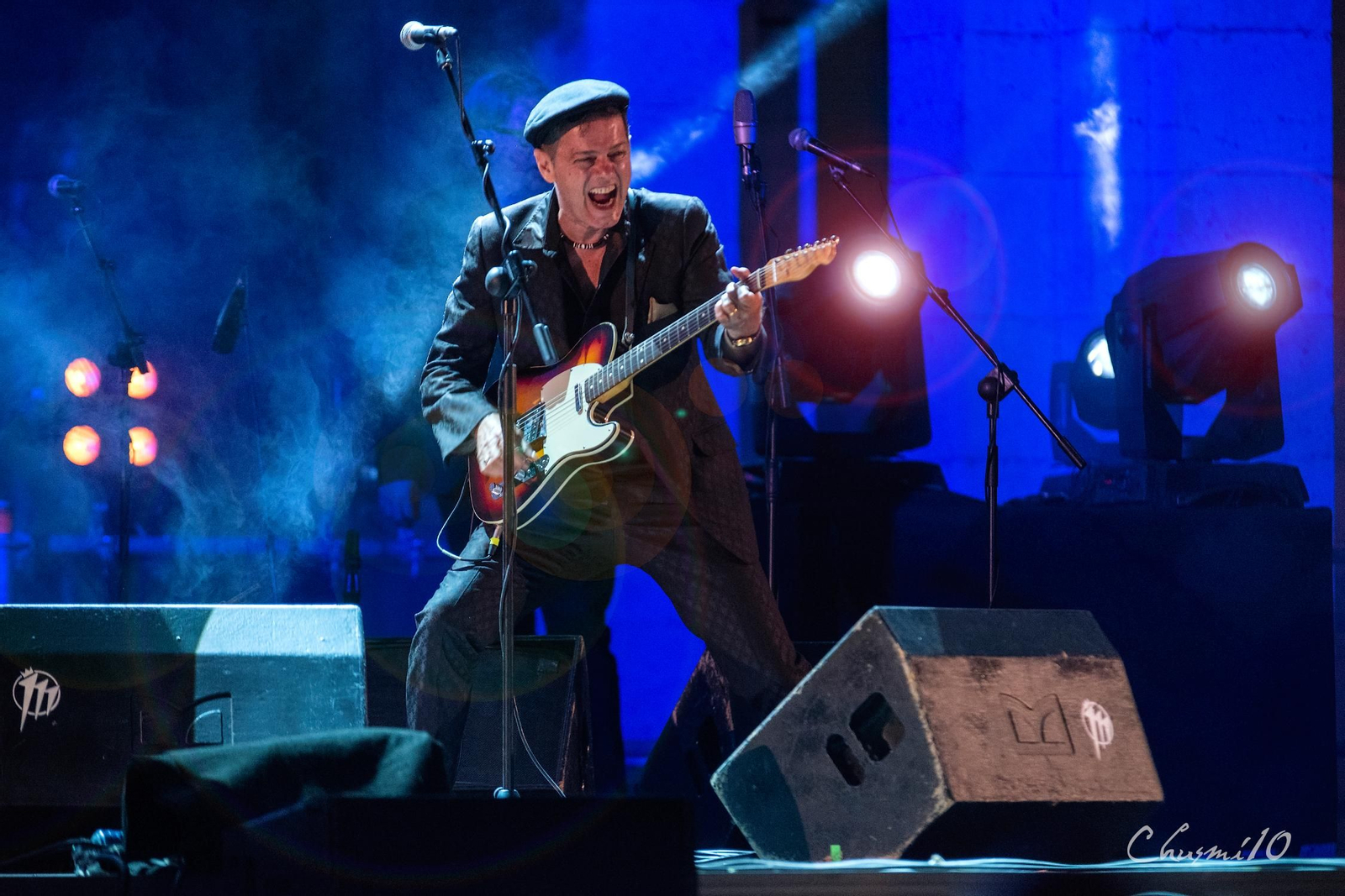 Santiago Auserón (Juan Perro), en uno de sus conciertos. Santiago Auserón (Juan Perro), en uno de sus conciertos.