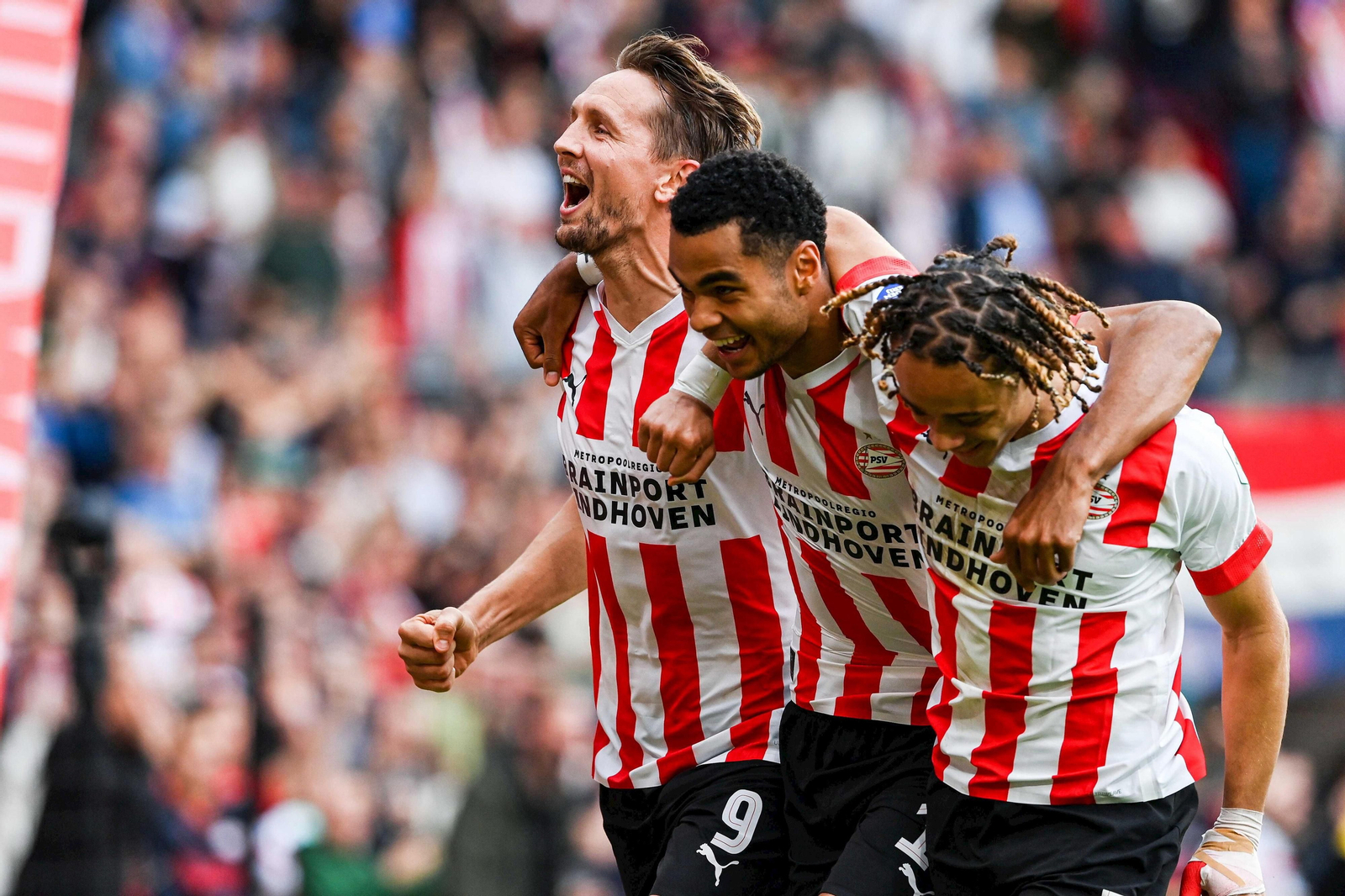 De Jong celebra un tanto con el PSV esta temporada.