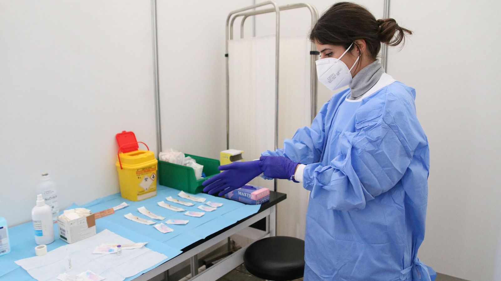 En el centro de salud Alborán tienen un punto de vacunación fijo para los sanitarios