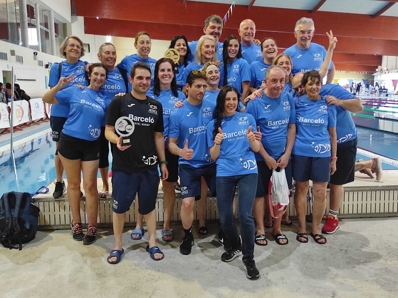 El Jerez Natación Máster se ha colgado en Murcia once medallas, dos de oro.