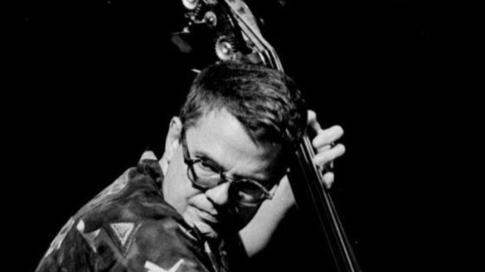 El contrabajista Charlie Haden.