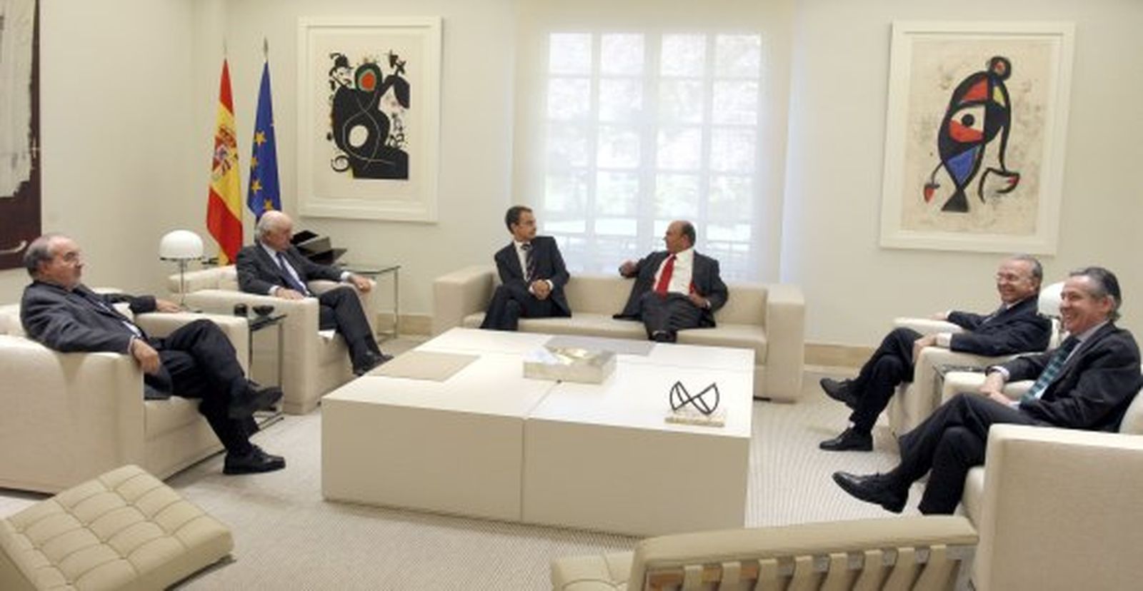 Los bancos piden a Zapatero más control en el sistema financiero mundial