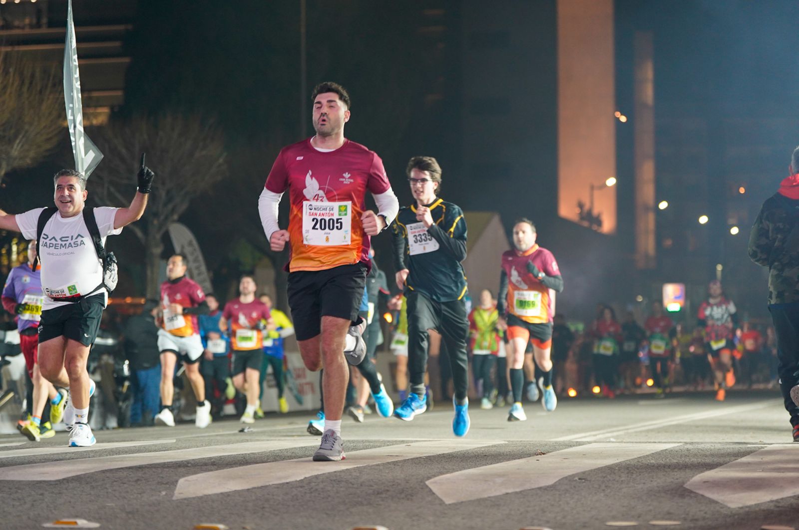 En imágenes: búscate en tu llegada a meta de la Carrera de San Antón 2026 (11)