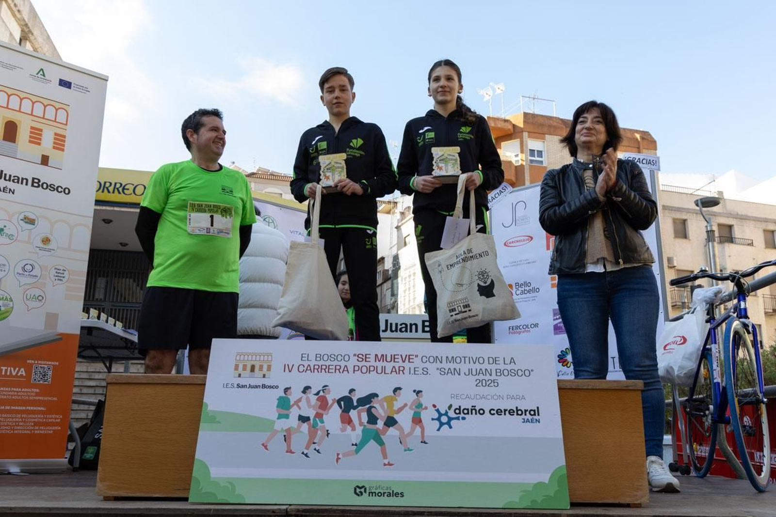 Deporte y solidaridad se unen en la IV Carrera Popular IES San Juan Bosco, en imágenes