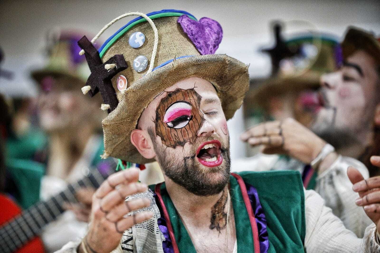 Comparsa 'Los manipulaos'