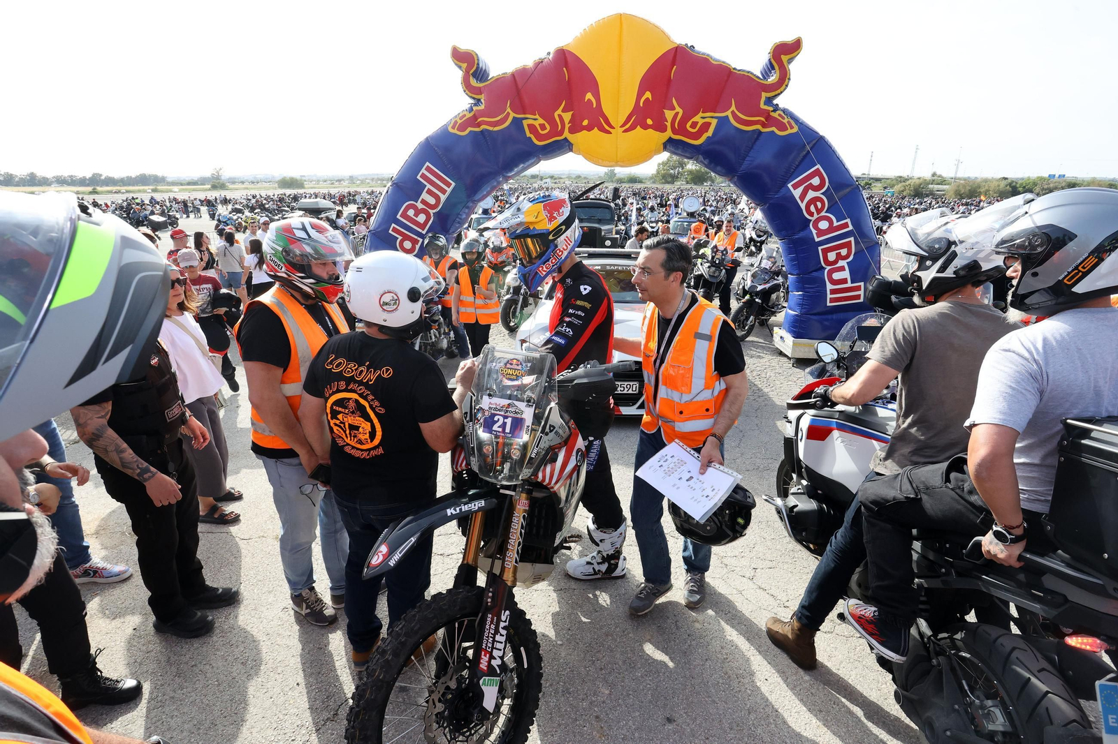 Salida de la caravana motera desde el Circuito de Jerez - Ángel Nieto Salida de la caravana motera desde el Circuito de Jerez - Ángel Nieto