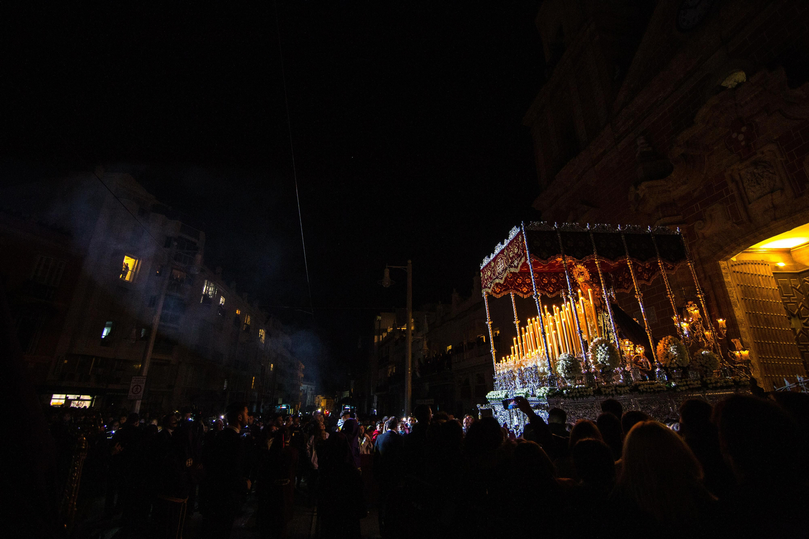 Madrugada de Viernes Santo en San Fernando: Las imágenes del Nazareno