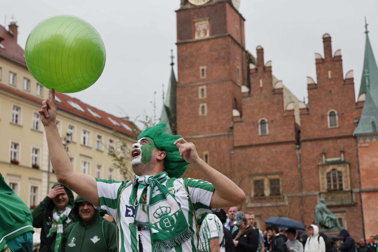 Las imágenes de la marea verde en al final de la Conference League