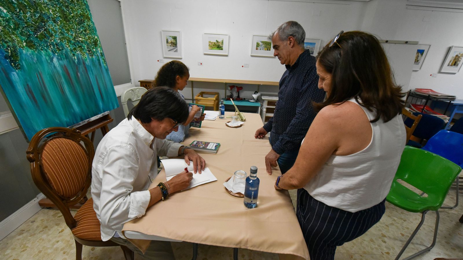 Fotos de la presentación del libro 'Mientras la lluvia' de Jóse Ángel Cadelo