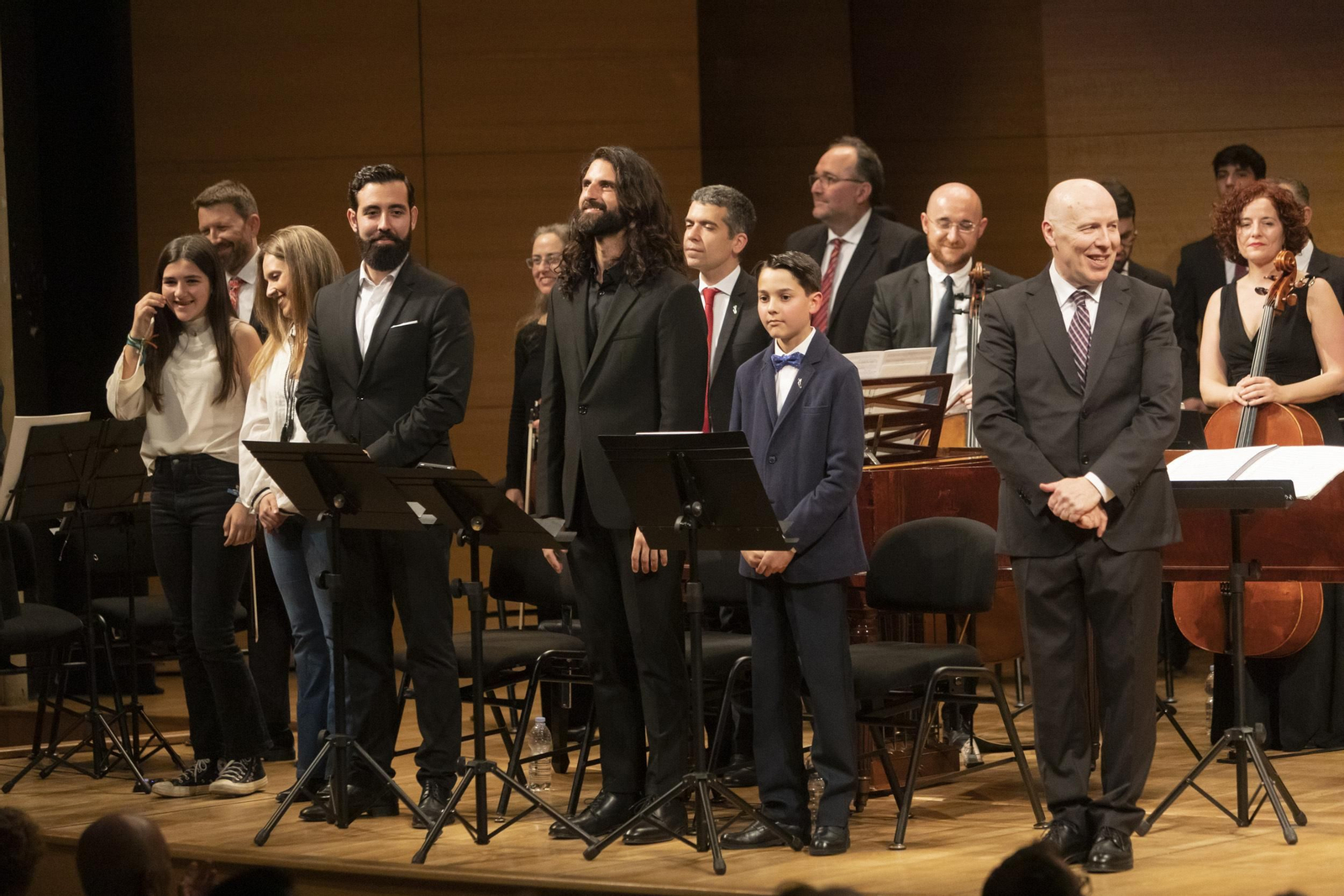 Los solistas del 'Retablo' junto a Michael Thomas.