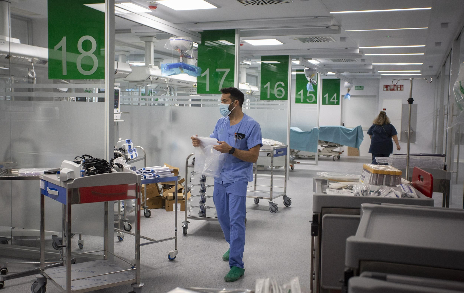 Las imágenes de la visita al interior del Hospital Militar de Sevilla