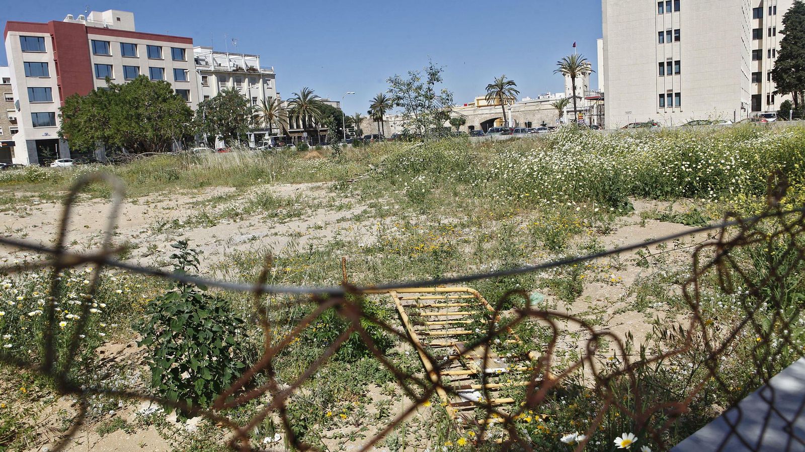 El eterno solar del antiguo Gobierno Civil y Radio Juventud