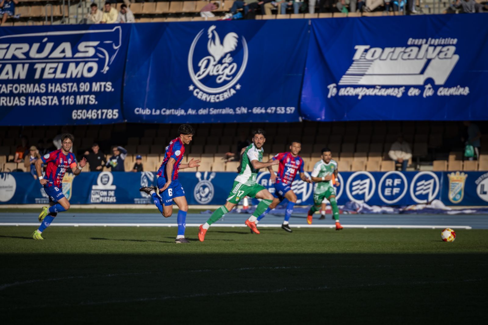 Imágenes del partido entre el Xerez CD y el Yeclano Deportivo en Chapín
