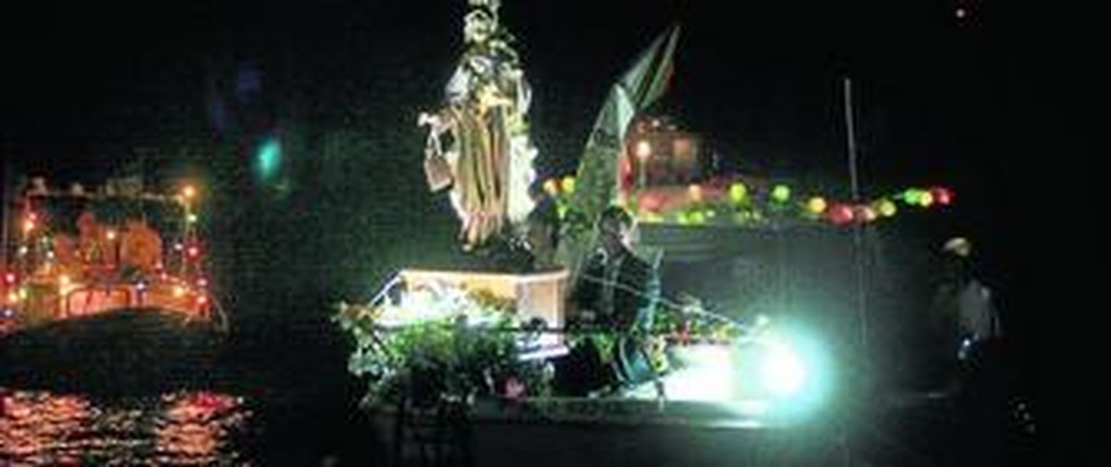 La Virgen del Carmen, durante su paseo fluvial en el río Guadalquivir del año pasado.