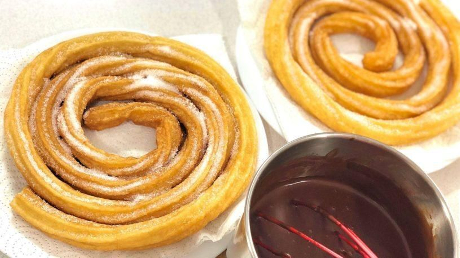 Los churros se han convertido en el desayuno habitual de muchos gaditanos