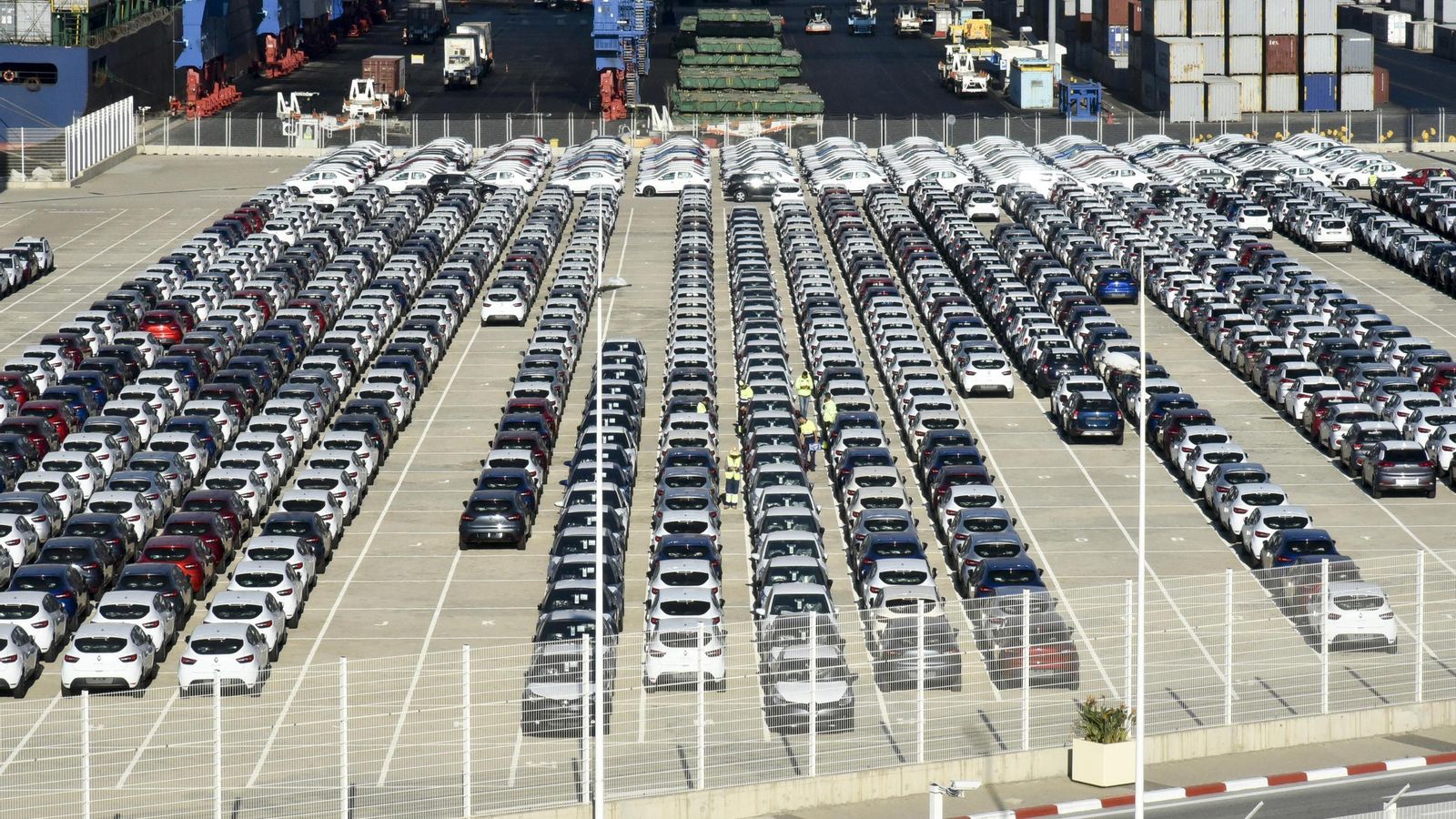 Vehículos para la exportación en Tánger-Med. Vehículos para la exportación en Tánger-Med.