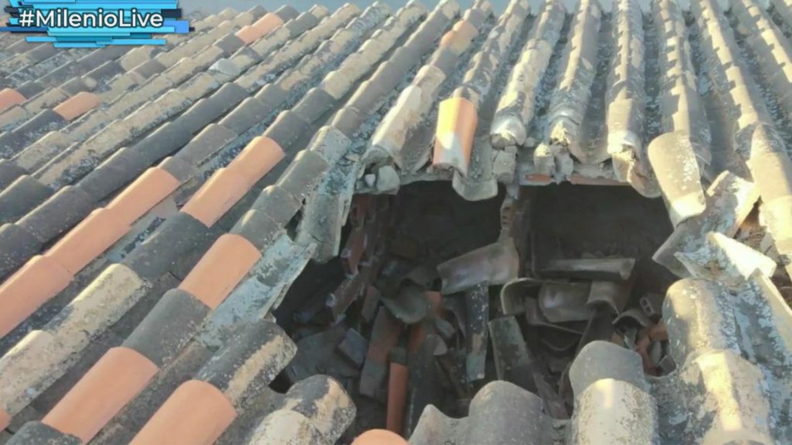 Agujero en el techo de una casa de Cogollos de Guadix