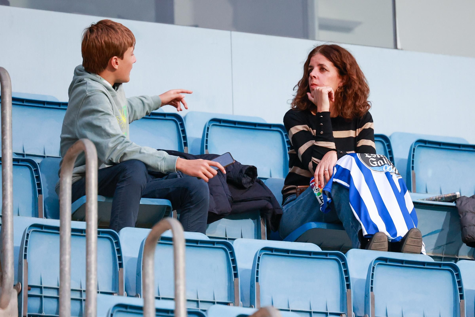 Búscate entre las imágenes del partido de fútbol entre Cádiz CF y Deportivo