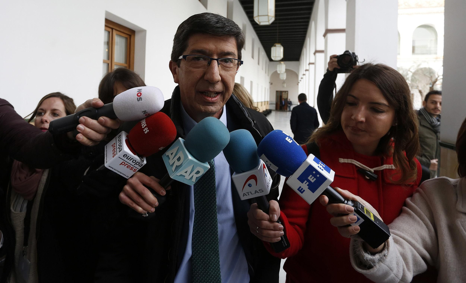 Las imágenes de la sesión de investidura de Juanma Moreno