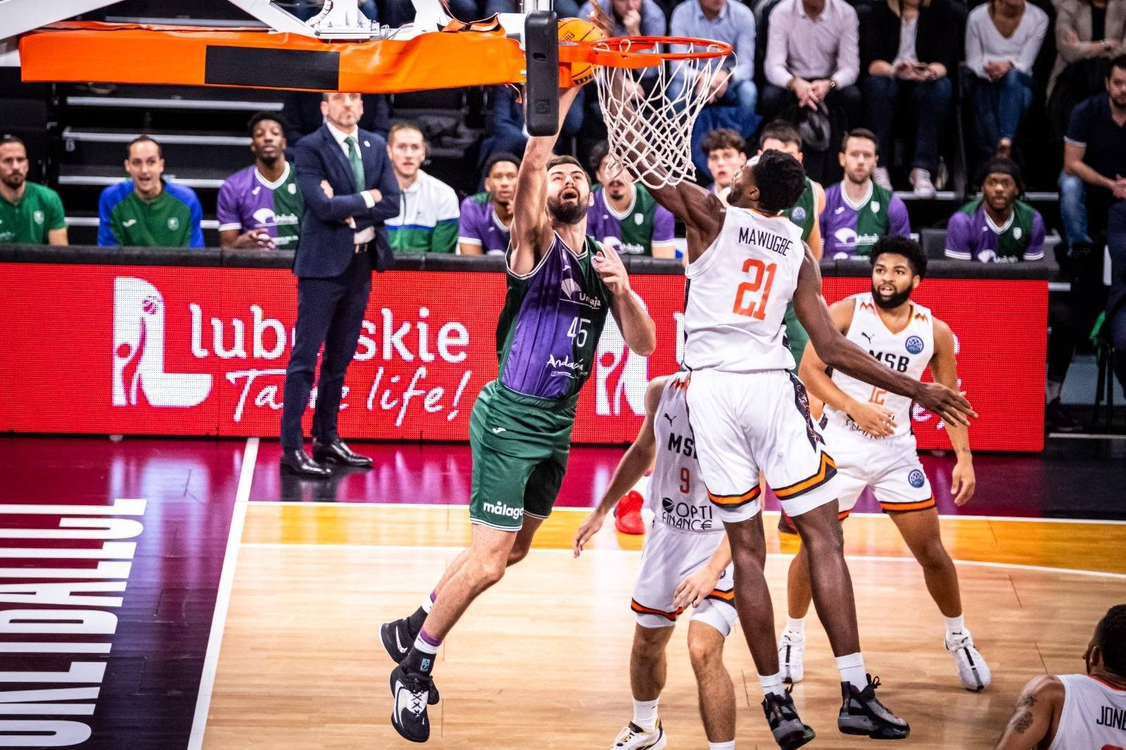 El Unicaja-Le Mans, en fotos