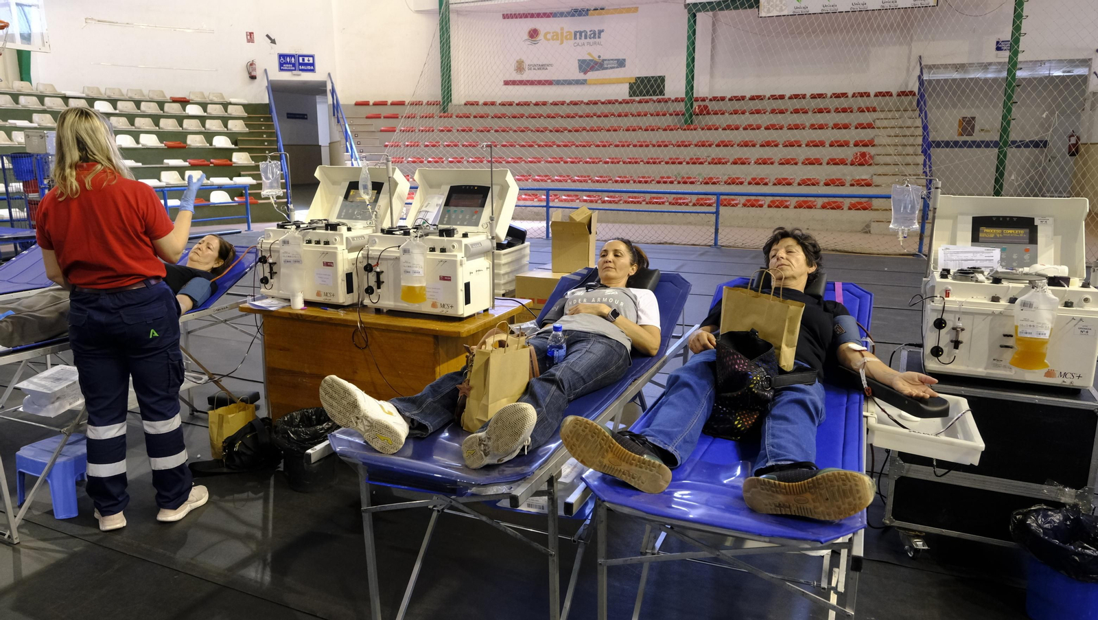 Imágenes de la donación colectiva de sangre y plasma en el Pabellón Rafael Florido