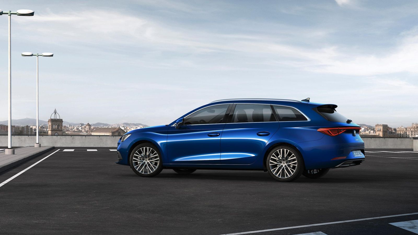 Los motores eTSI microhibridados están disponibles tanto para la carrocería hatchback del León como para la familiar.