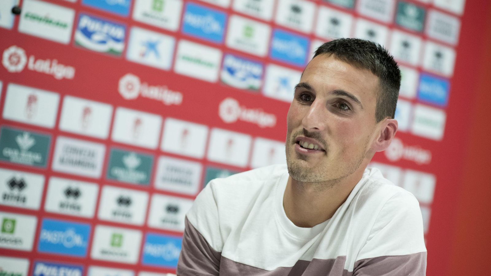 Fede San Emeterio durante la entrevista celebrada en la Ciudad Deportiva del Granada CF.