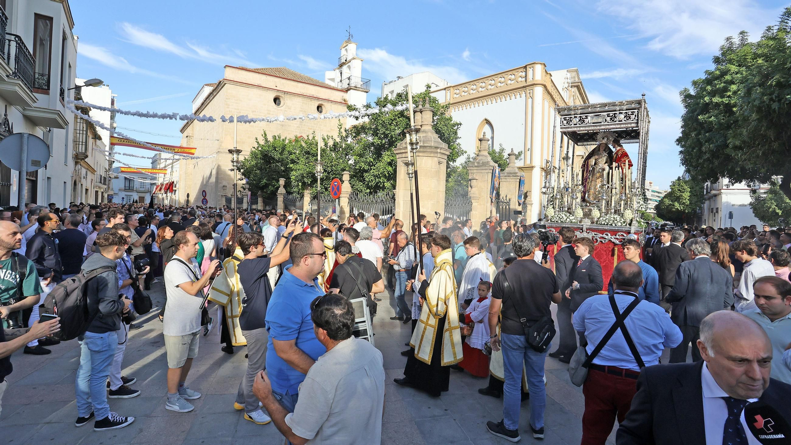 Imágenes de la procesión de María Santísima de la Trinidad por Jerez