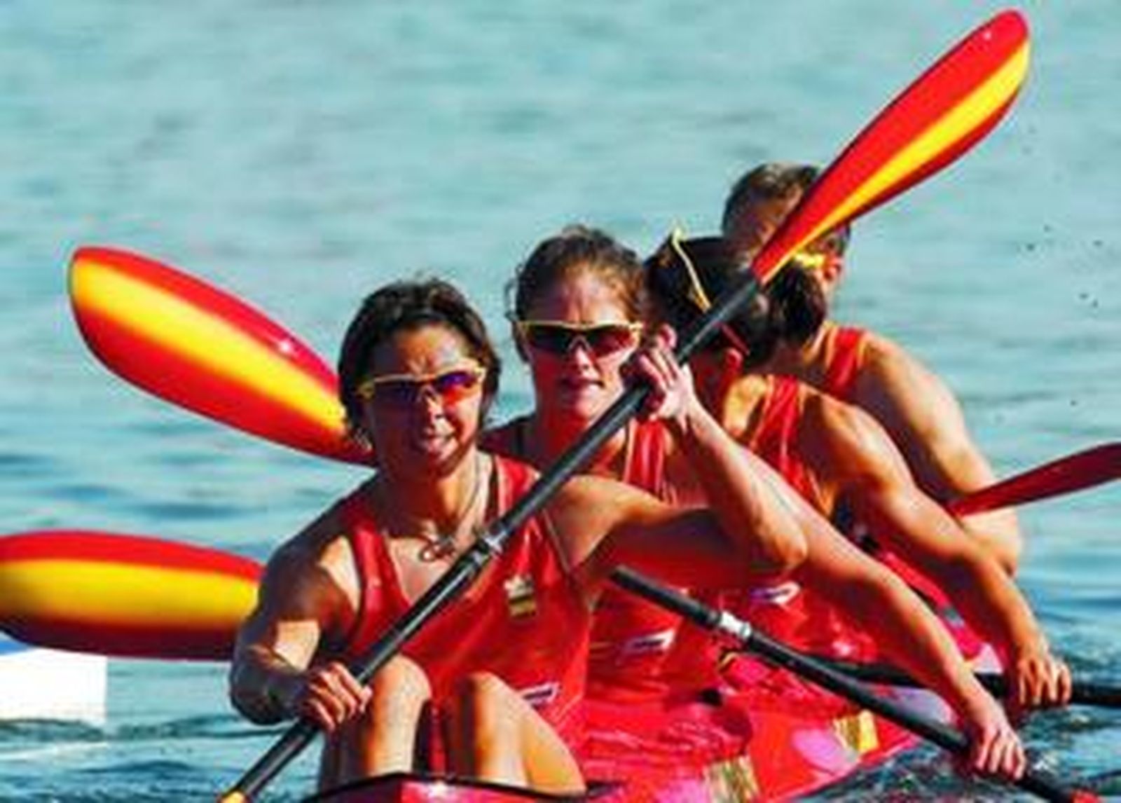 La piragüista Beatriz Manchón, en primera línea, ha recibido el apoyo de la Junta de Andalucía.