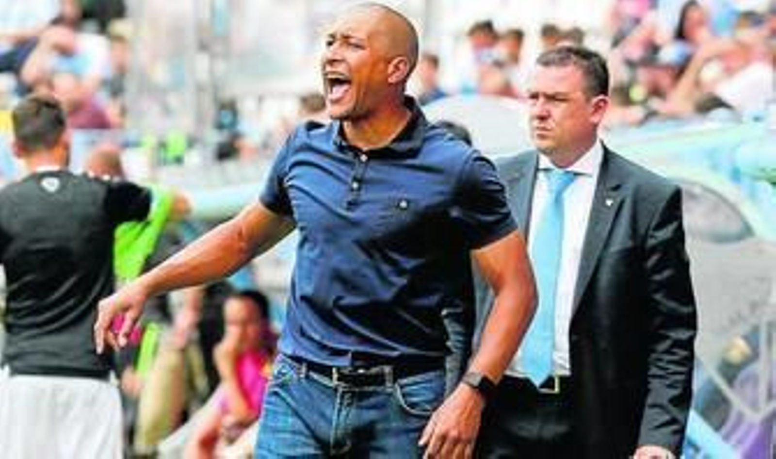 El Gato Romero da instrucciones durante el último partido de Liga.