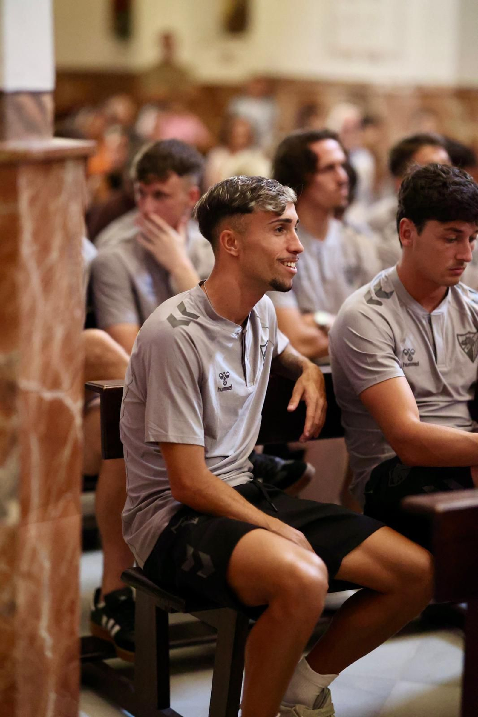 La ofrenda del Málaga CF a la Divina Pastora, en fotos