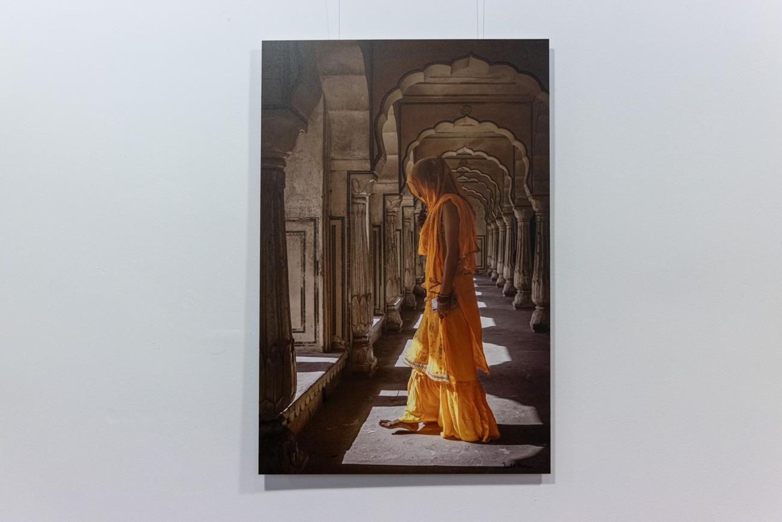 ‘Saris de seda, realidades desveladas’: una mirada fotográfica a la fuerza y dignidad de las mujeres de la India en los Baños Árabes de Jaén