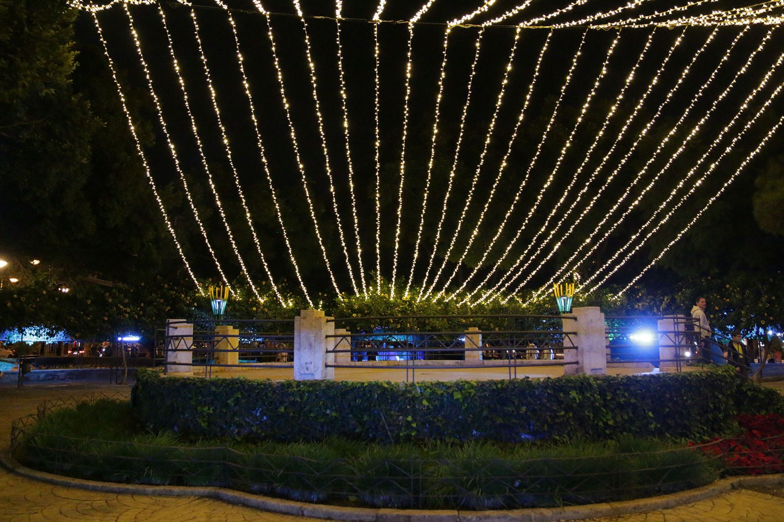 Así brilla el parque Nicolás Salmerón con el espectáculo 'Posidonia'