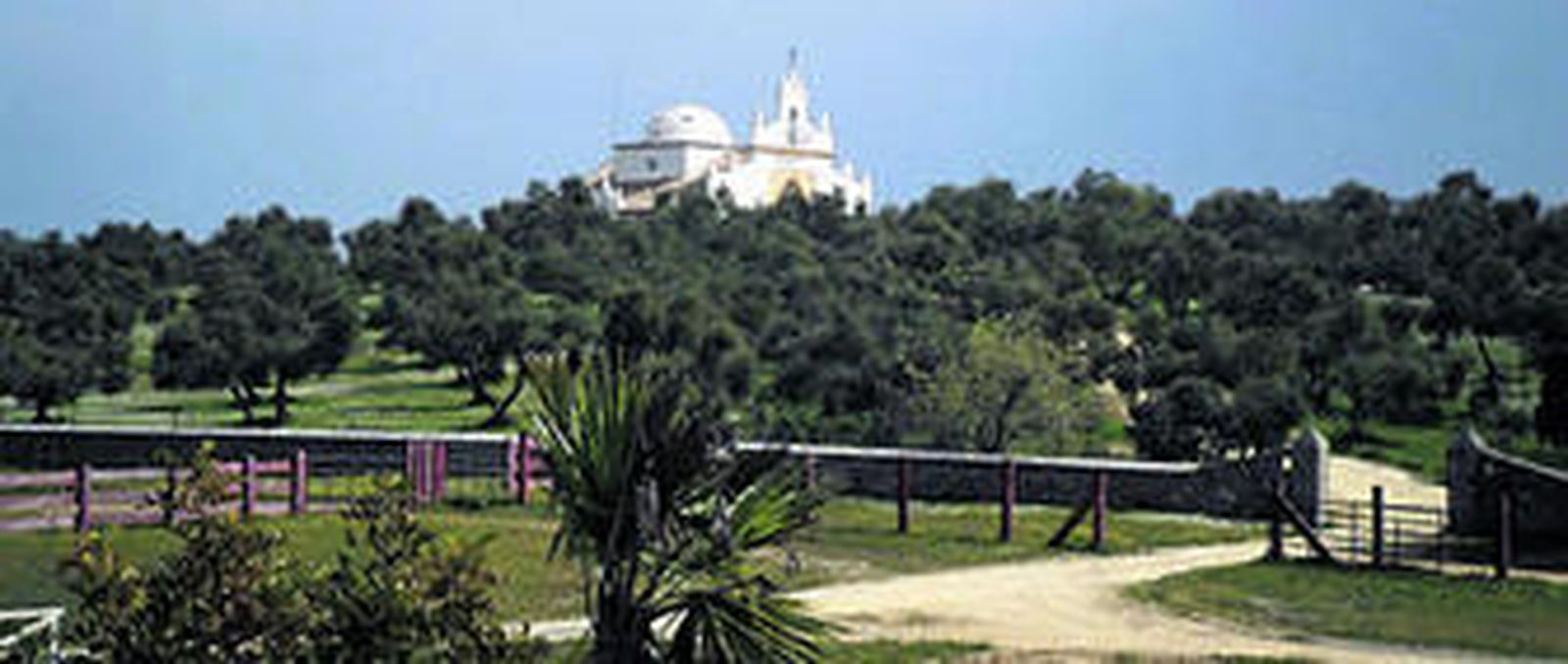 Una ganadera peruana compra a Ortega Cano la finca Yerbabuena