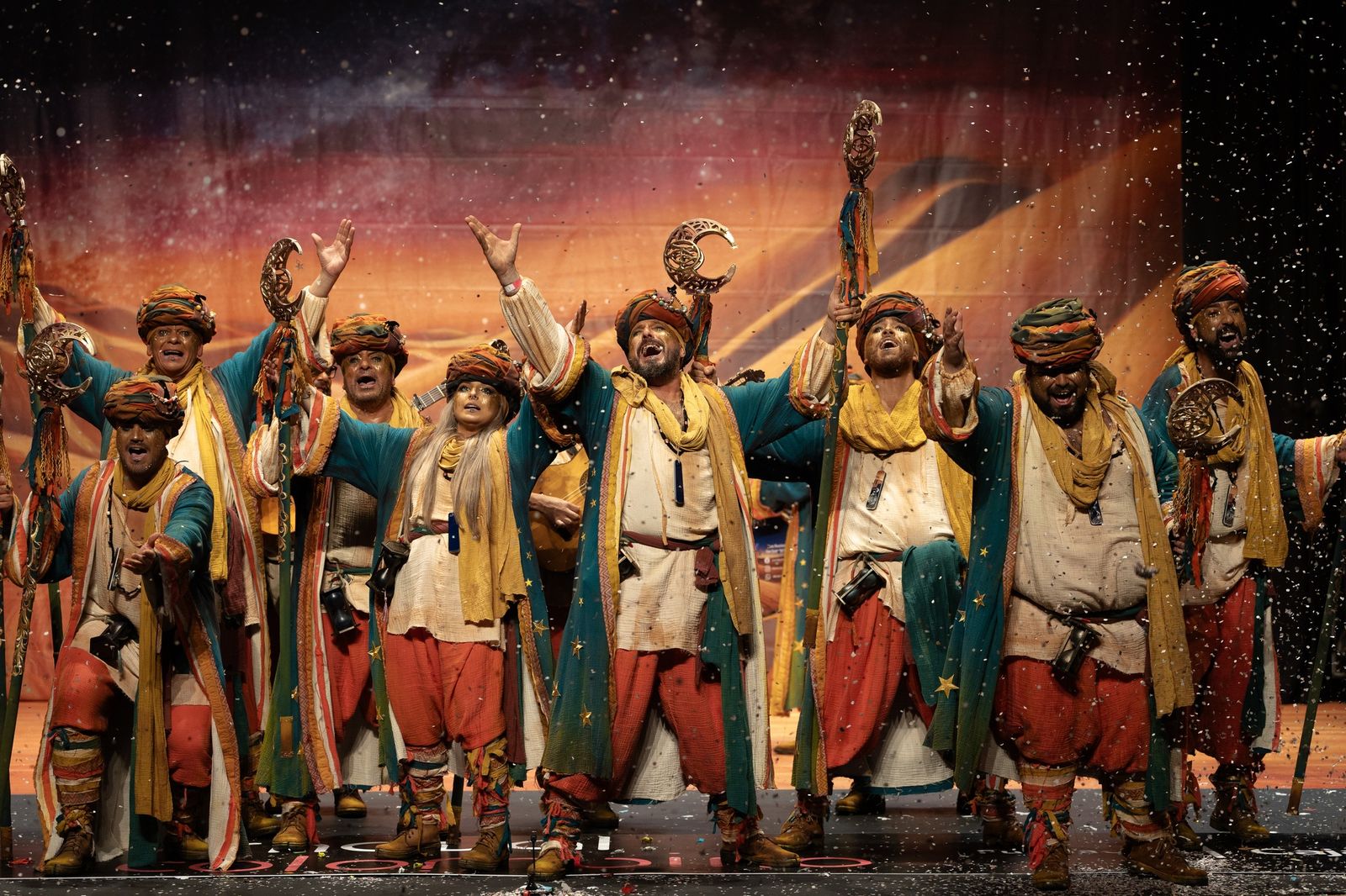 'Desierto' gana el primer premio de comparsas en un año muy reñido