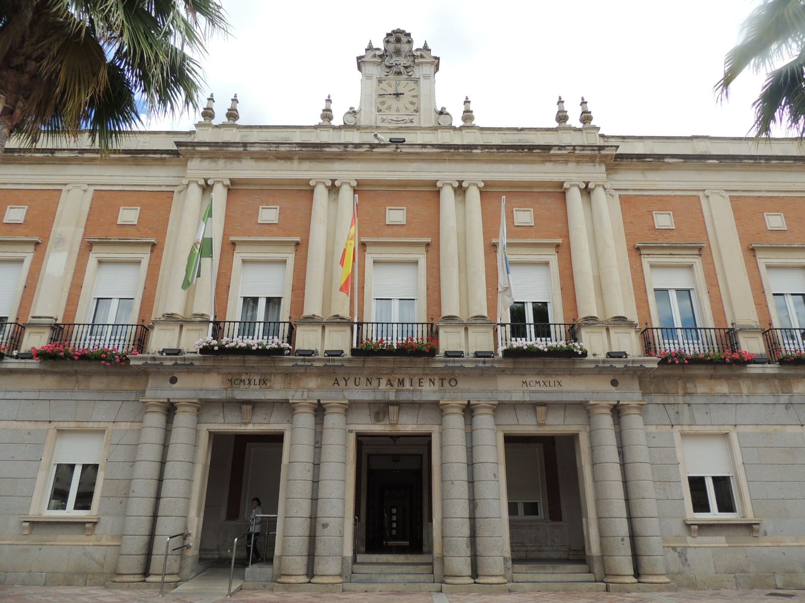 Fachada del Ayuntamiento de la capital onubense.