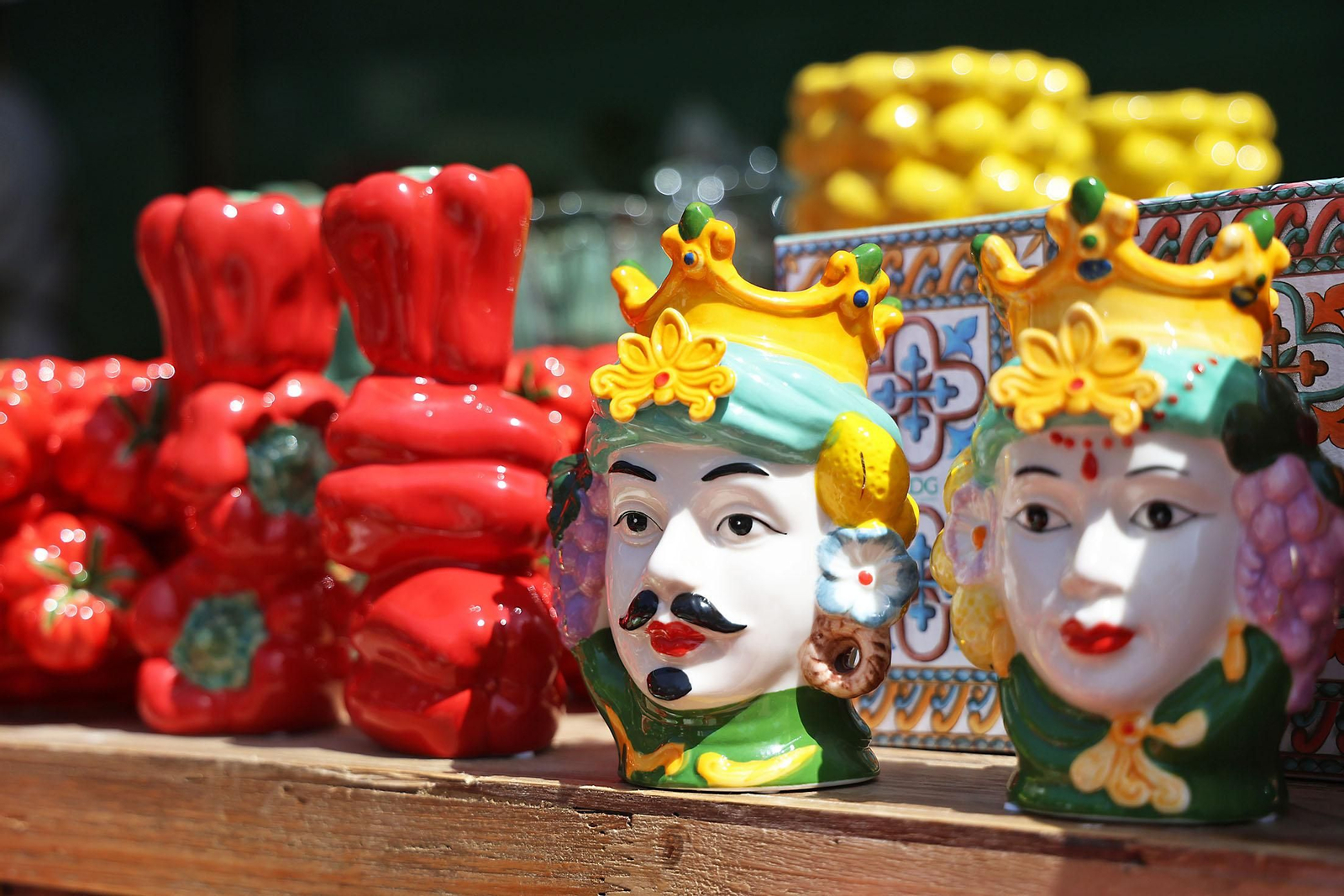 Imágenes del mercado floral ubicado en la Plaza de las Monjas de Huelva