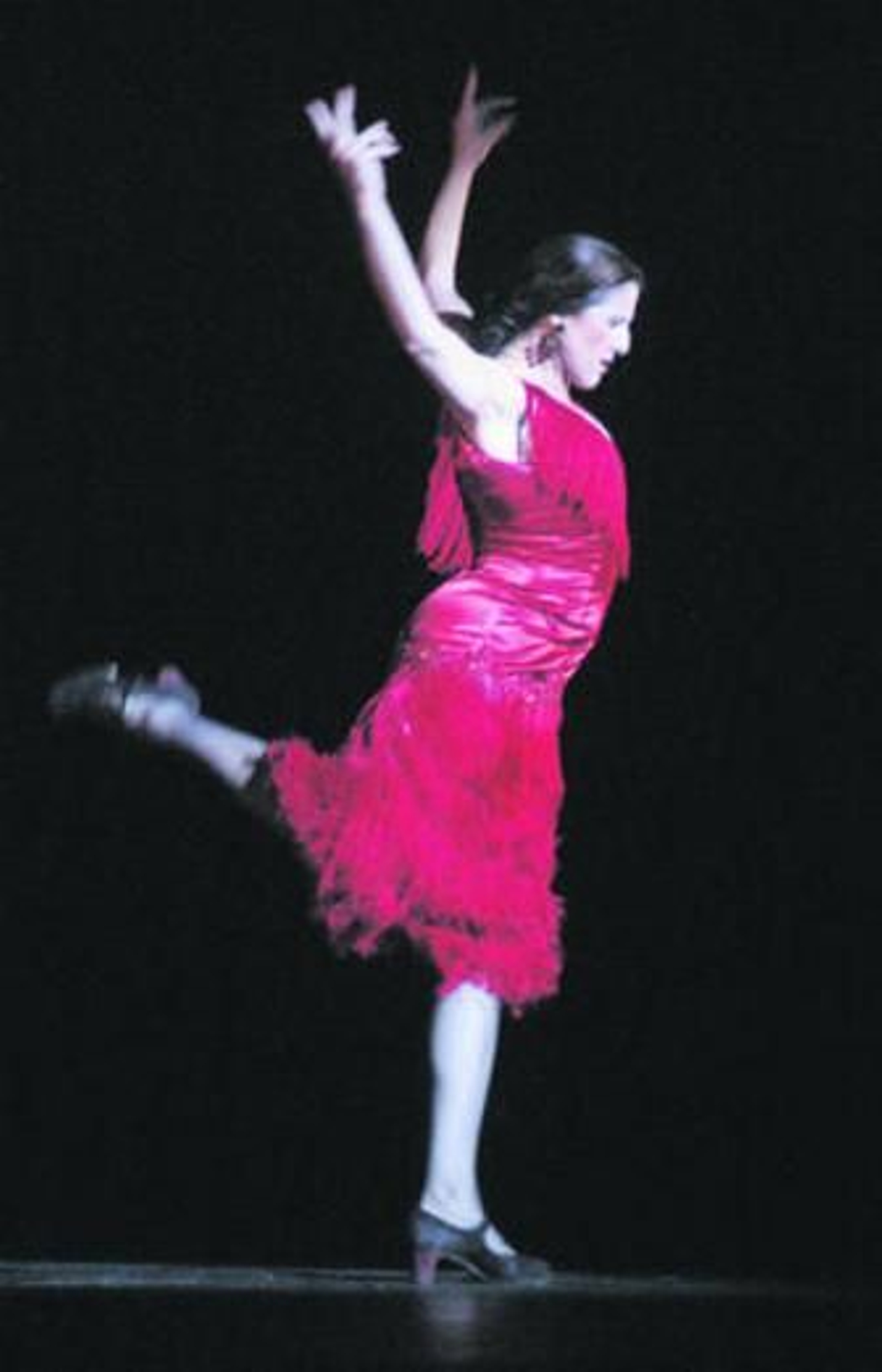 La bailora trabaja la expresión de sus brazos en cada obra.