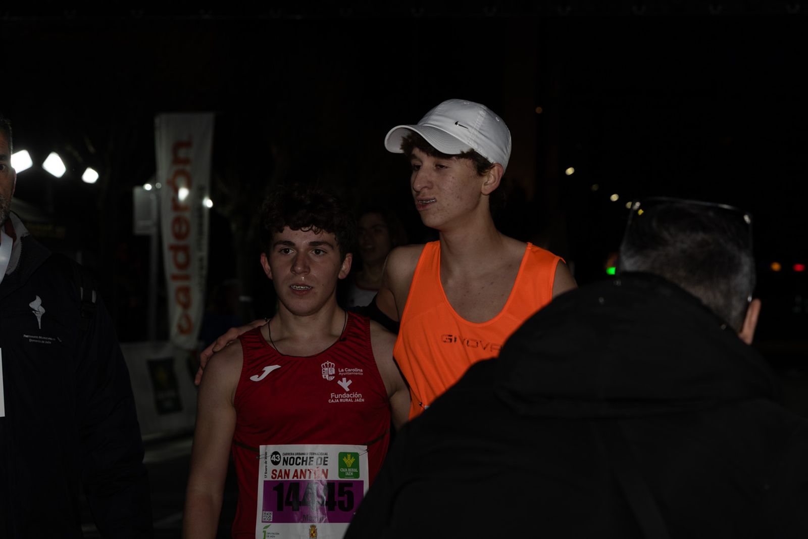 En imágenes: 2.000 atletas brillan con luz propia en la infantil de la Carrera de San Antón 2026