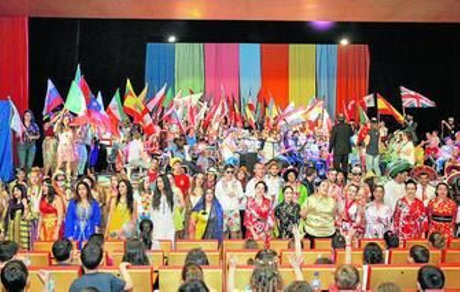 Los niños llenan de risas y emoción el Paraninfo