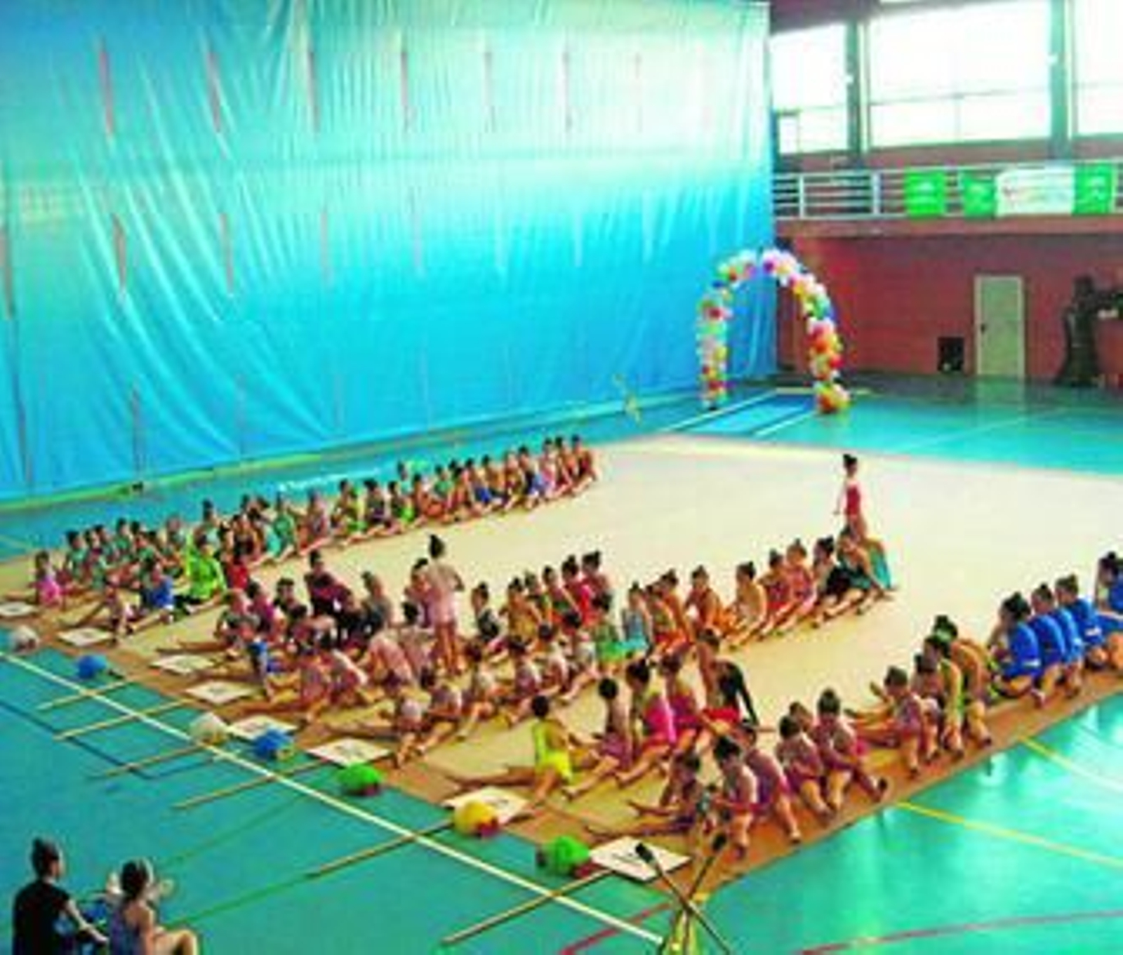 Algunas de las gimnastas participantes en este torneo.