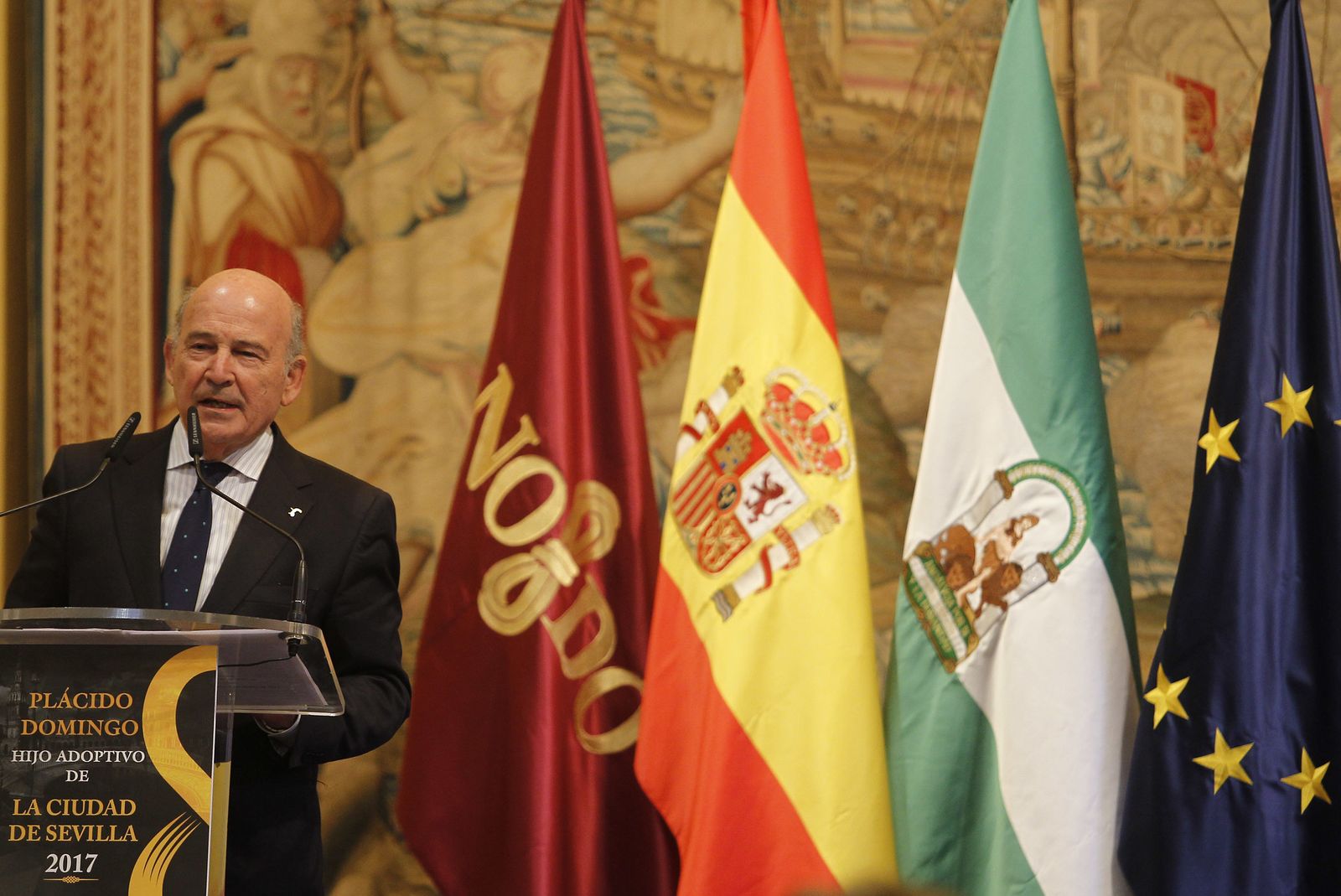 Plácido Domingo recoge su título de hijo adoptivo