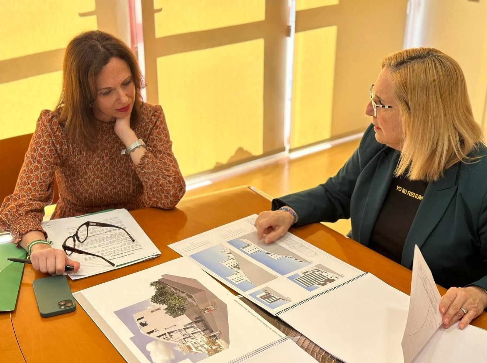 La consejera de Fomento, Rocío Díaz, y la alcaldesa, Ana Mula (D.). La consejera de Fomento, Rocío Díaz, y la alcaldesa, Ana Mula (D.).